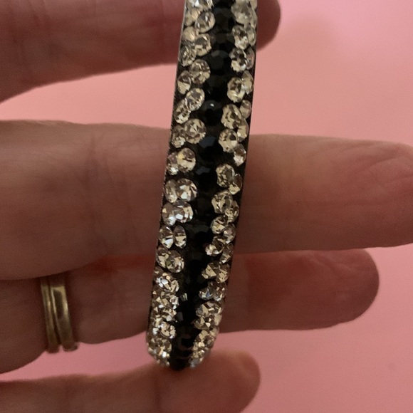 Beautiful bracelet with lots of sparklr - Picture 4 of 4